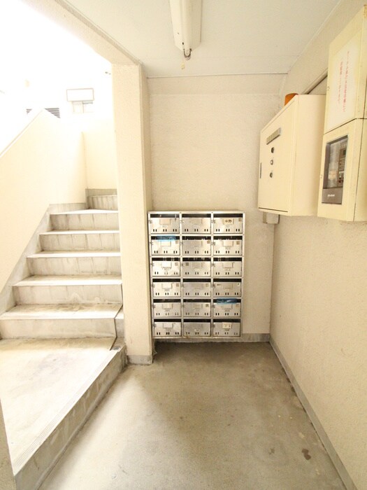 物件外観写真4　(エントランス部分)