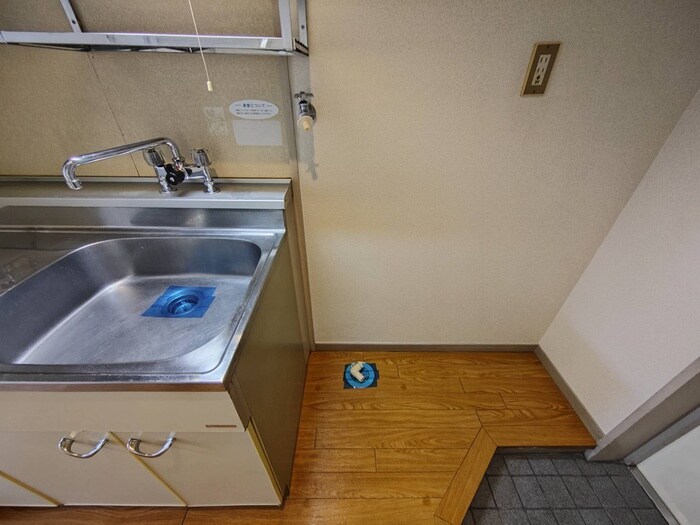 物件内観写真15　(洗濯機置場)