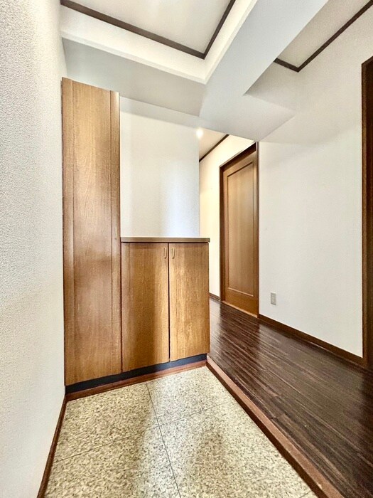 物件内観写真16　(玄関)