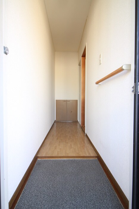 物件内観写真4　(玄関)