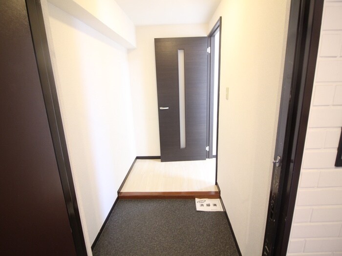 物件内観写真7　(玄関)