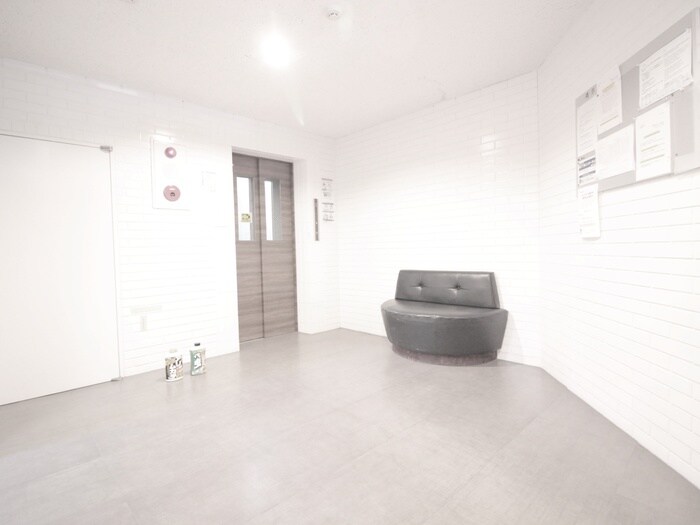 物件外観写真4　(エントランス部分)