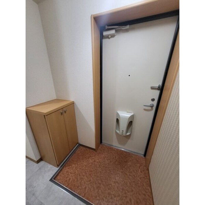 物件内観写真4　(玄関)