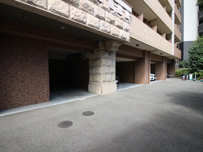 物件外観写真3　(駐車場)