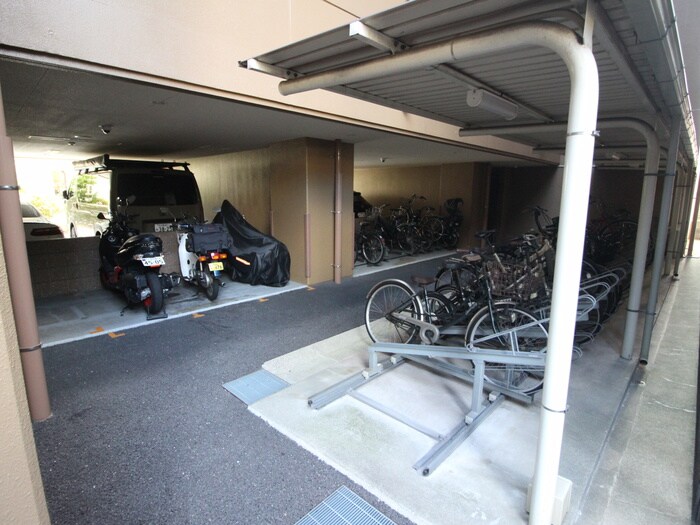 物件外観写真5　(駐輪場)