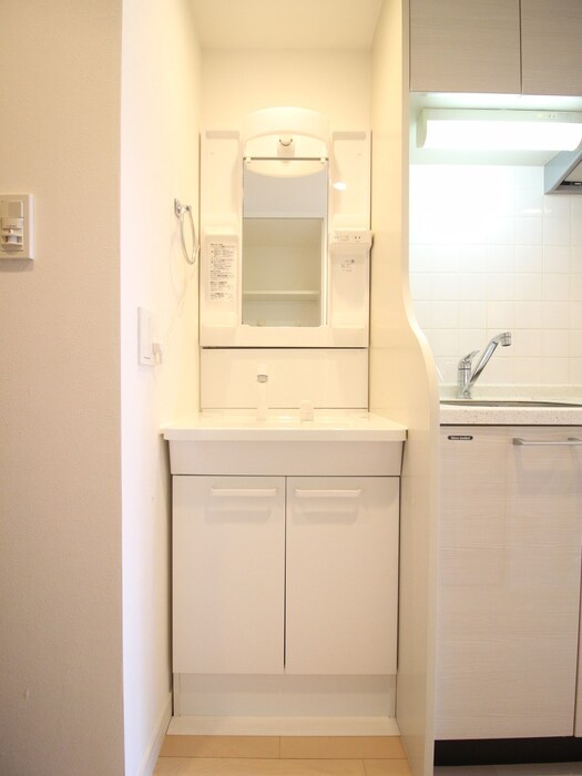 物件内観写真11　(洗面)