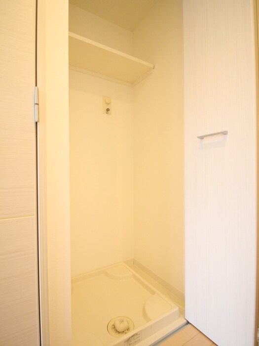 物件内観写真12　(洗濯機置場)