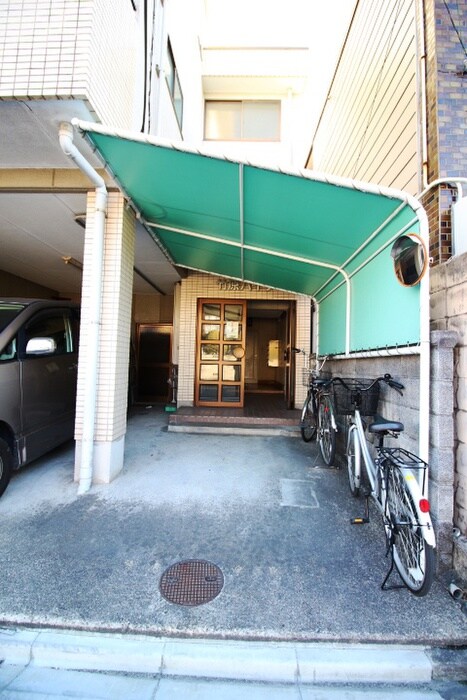 物件外観写真2　(エントランス部分)