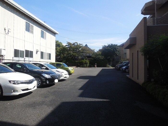 物件外観写真3　(駐車場)
