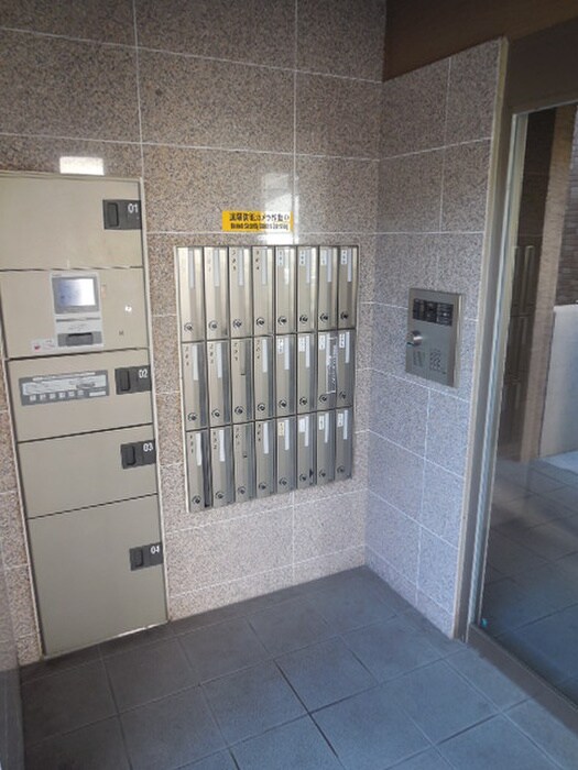 物件外観写真4　(エントランス部分)