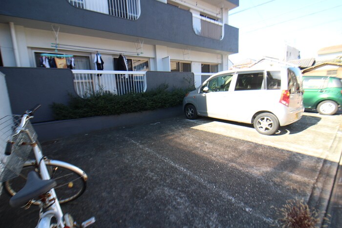物件外観写真4　(駐車場)
