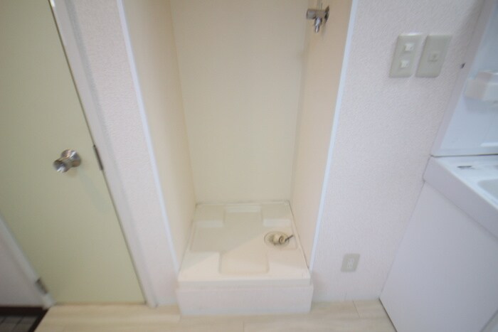 物件内観写真12　(洗濯機置場)