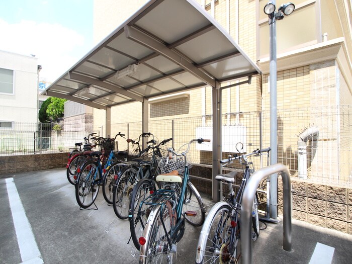 物件外観写真5　(駐輪場)
