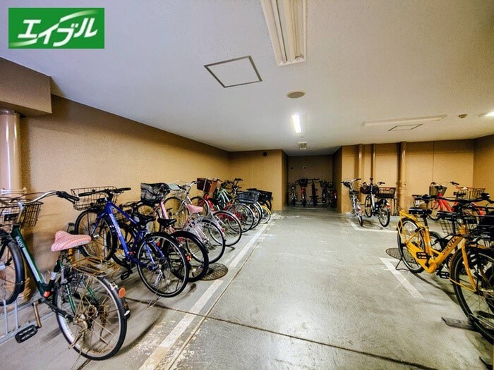 物件外観写真3　(駐輪場)