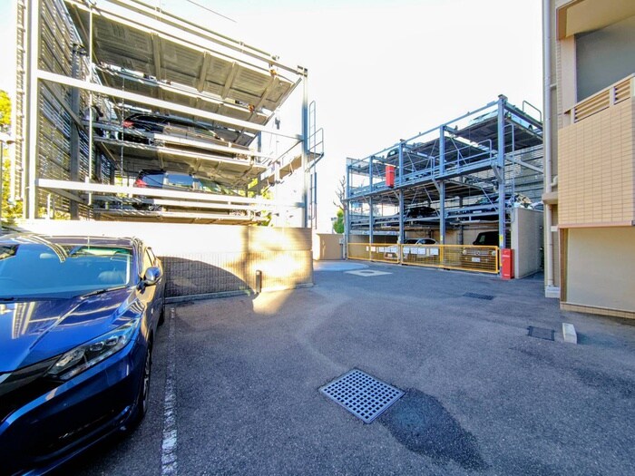 物件外観写真4　(駐車場)