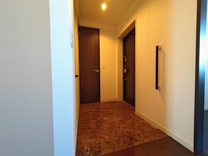 物件内観写真18　(玄関)