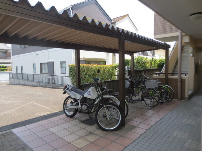 物件外観写真4　(駐輪場)