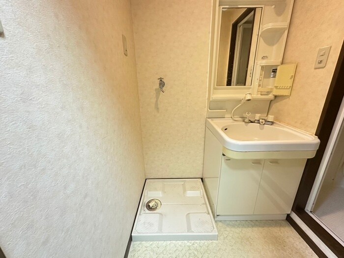 物件内観写真16　(洗濯機置場)