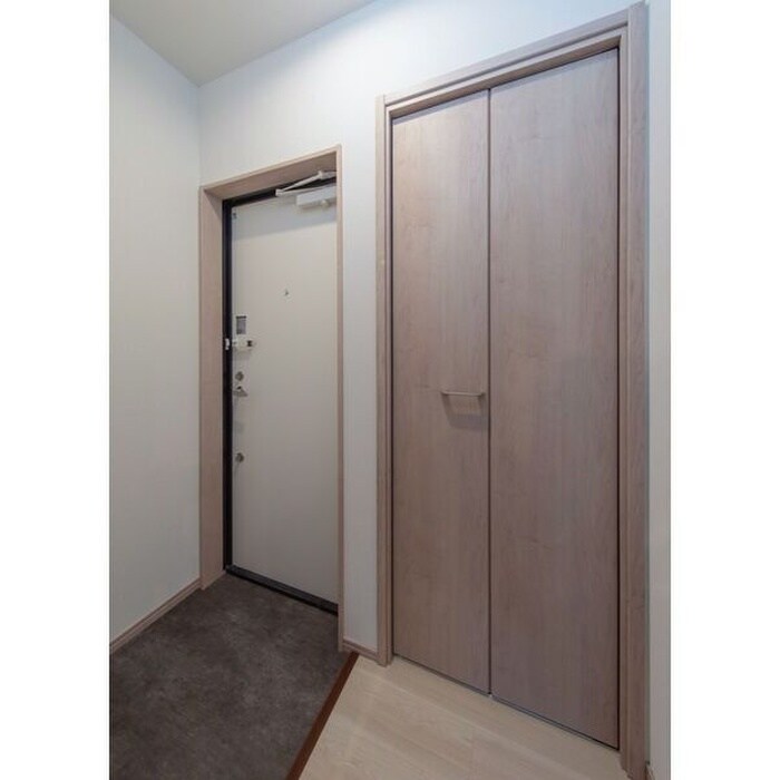 物件内観写真11　(玄関)