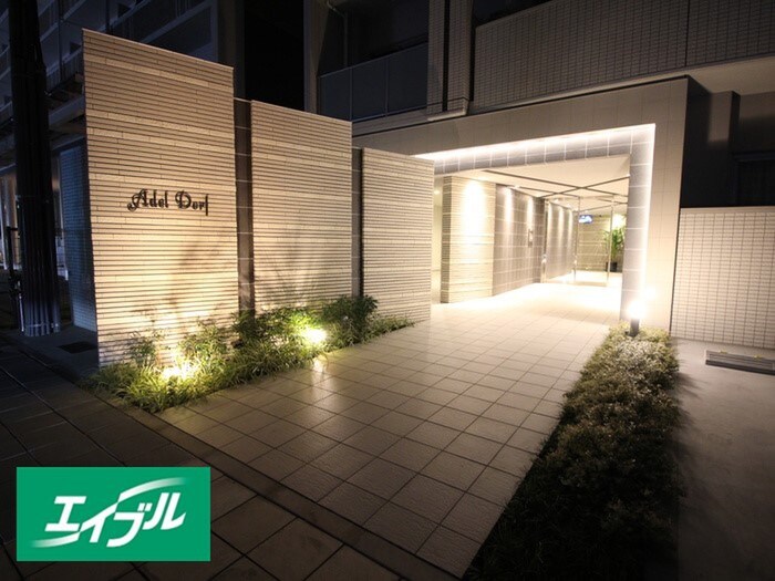 物件外観写真1　(エントランス部分)