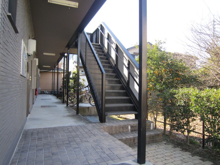 物件外観写真3　(エントランス部分)