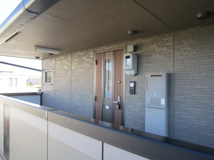 物件外観写真5　(エントランス部分)