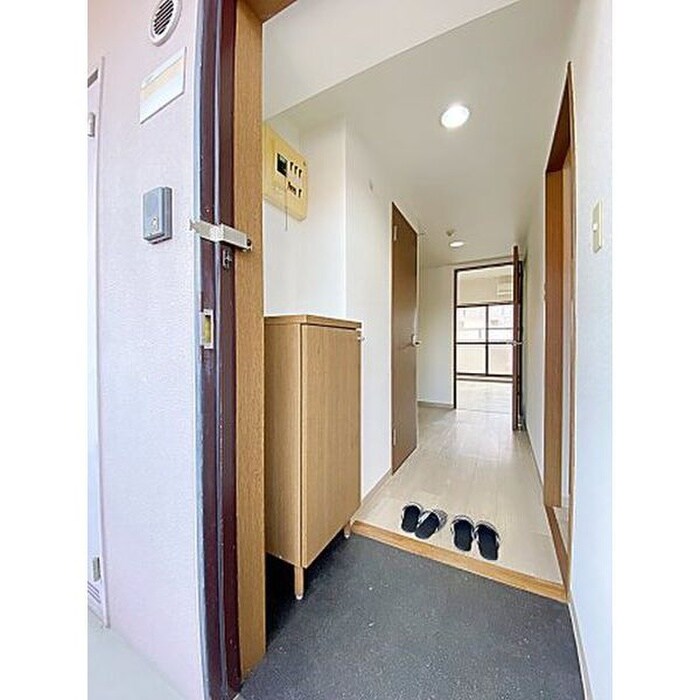 物件内観写真11　(玄関)