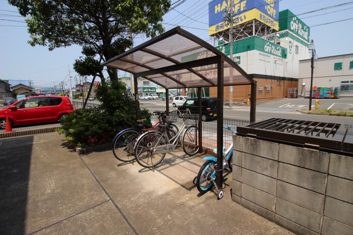 物件外観写真4　(駐輪場)