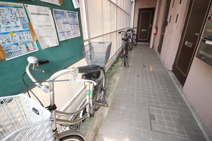 物件外観写真2　(エントランス部分)