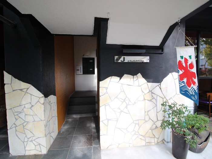 物件外観写真4　(エントランス部分)