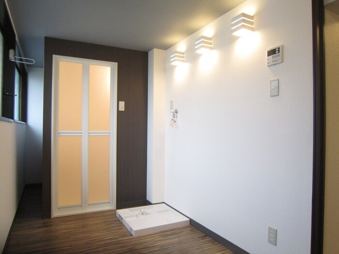 物件内観写真12　(洗濯機置場)