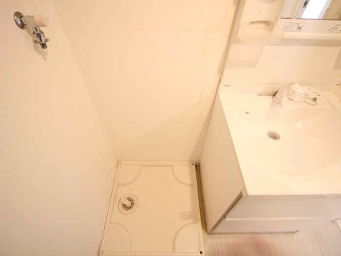 物件内観写真14　(洗濯機置場)