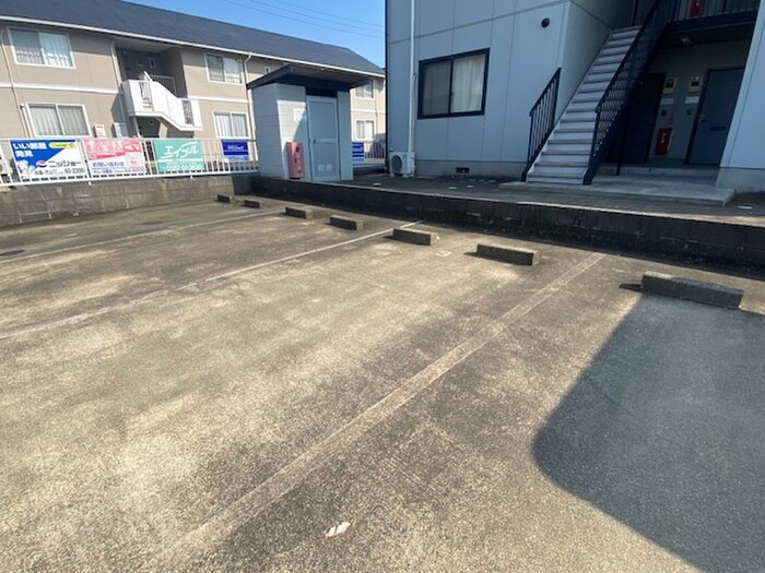 物件外観写真3　(駐車場)
