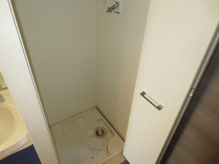 物件内観写真12　(洗濯機置場)