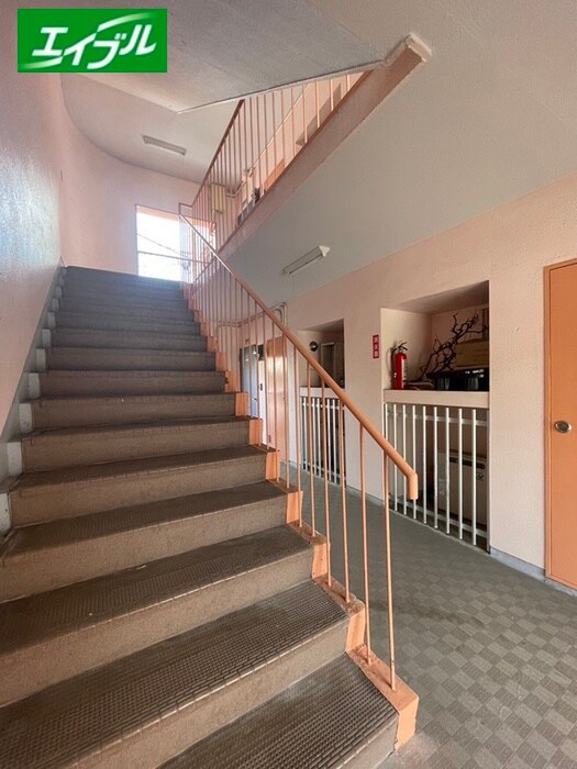 物件外観写真4　(エントランス部分)