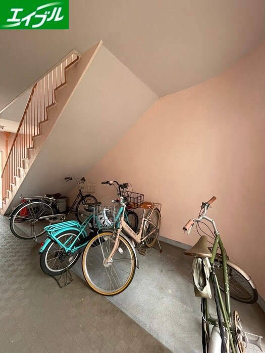 物件外観写真5　(駐輪場)