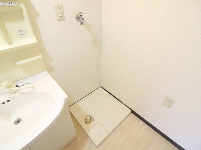 物件内観写真11　(洗濯機置場)