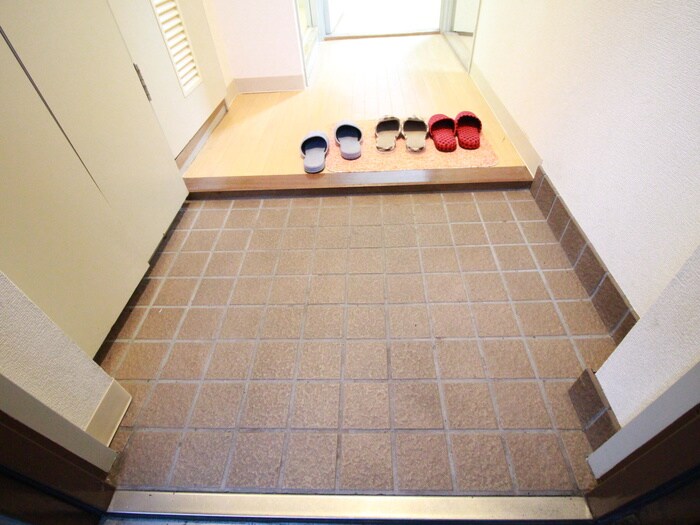 物件内観写真8　(玄関)