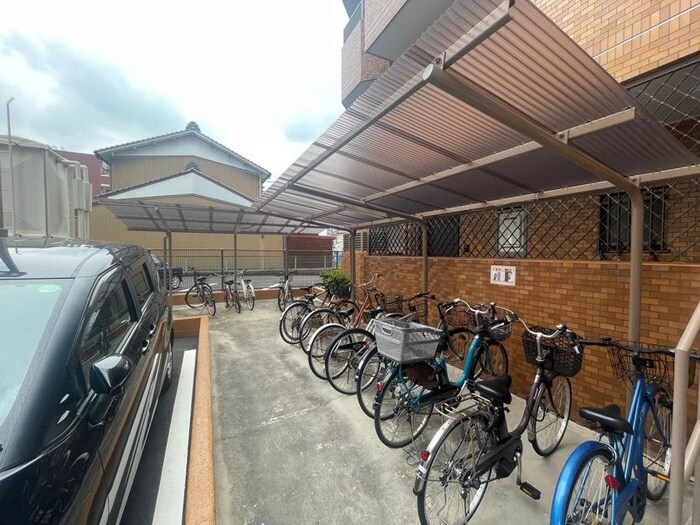 物件外観写真4　(駐輪場)