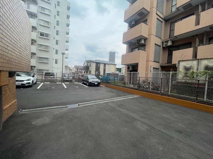 物件外観写真5　(駐車場)