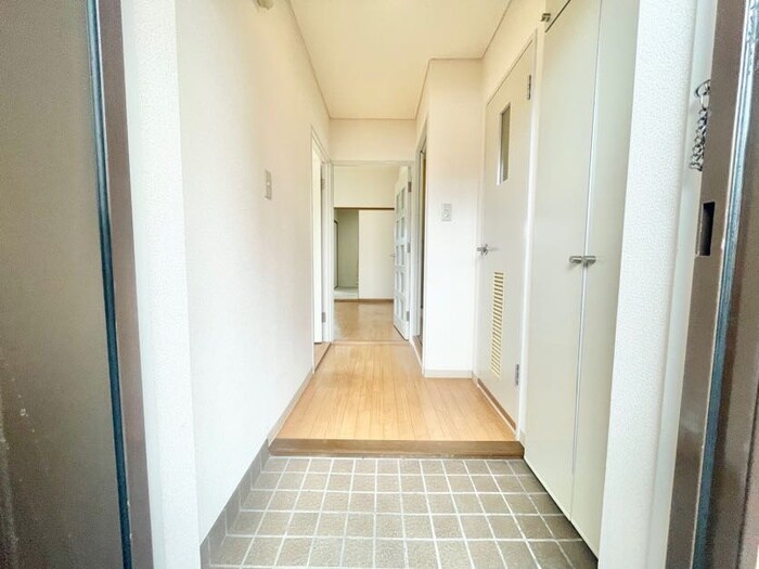 物件内観写真13　(玄関)