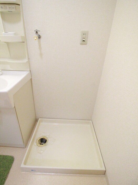 物件内観写真14　(洗濯機置場)