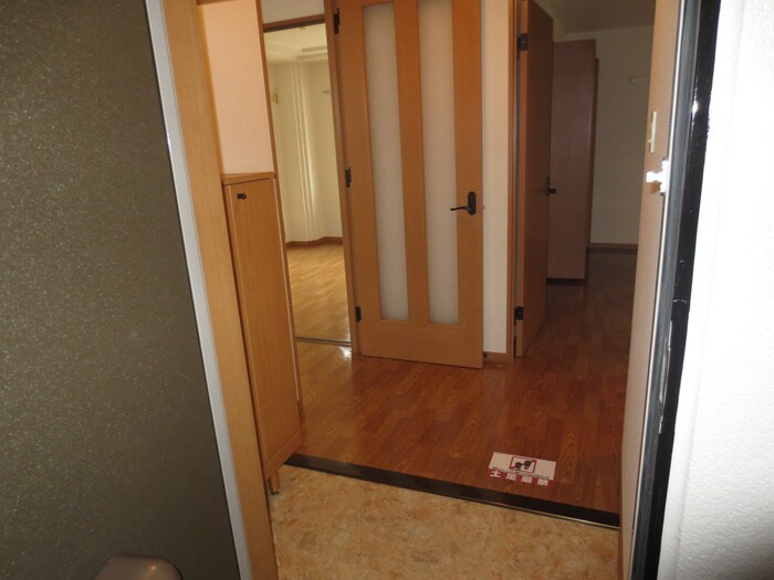 物件内観写真7　(玄関)