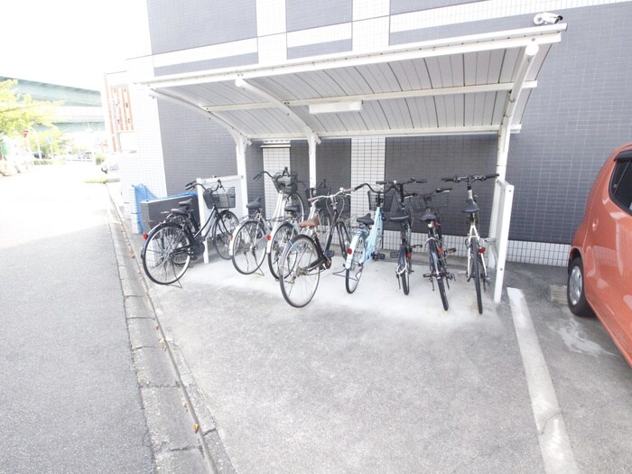 物件外観写真5　(駐輪場)