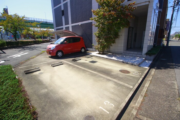 物件外観写真6　(駐車場)