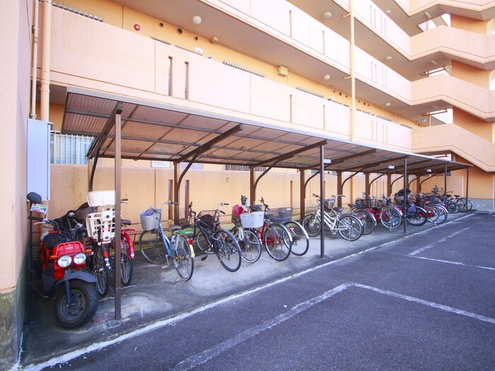 物件外観写真4　(駐輪場)