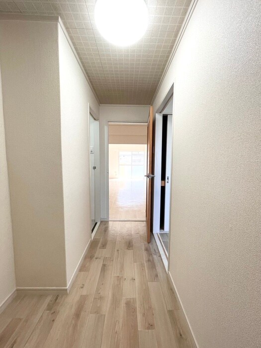 物件内観写真16　(廊下)