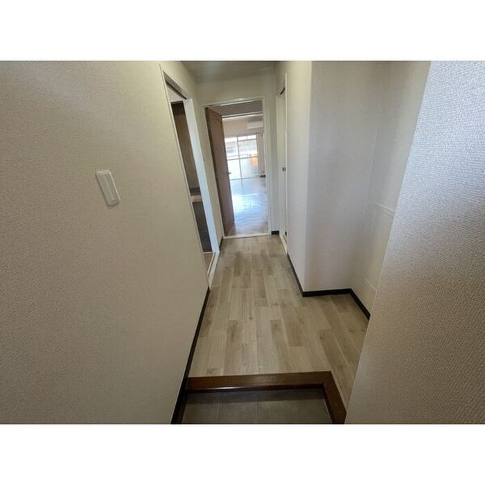 物件内観写真16　(玄関)