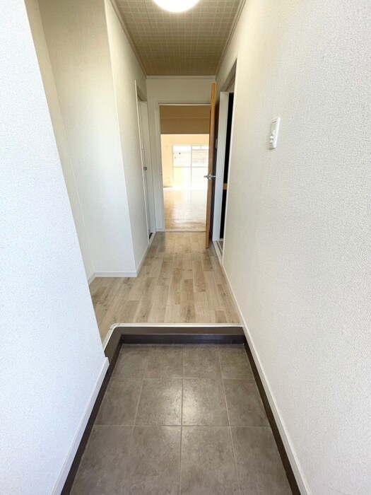 物件内観写真18　(玄関)