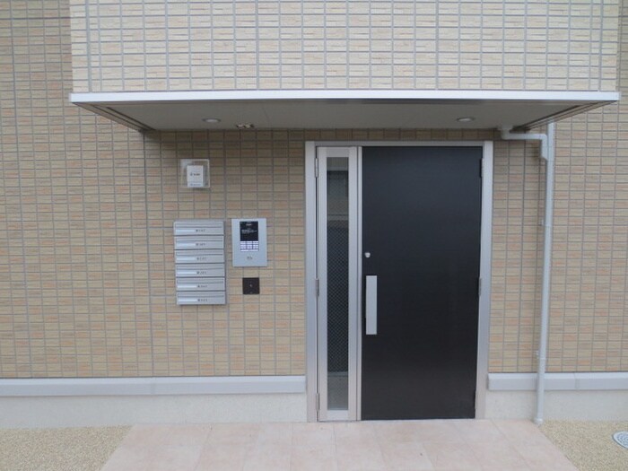 物件外観写真2　(エントランス部分)